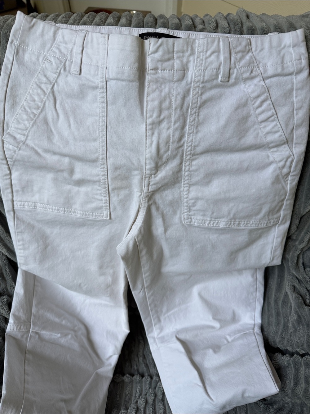 Banana Republic White Cotton Cargo Pocket Pants - Picture 2 of 7